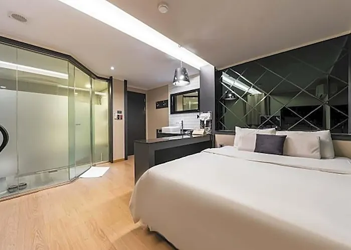 Yeoksam Lin Otel